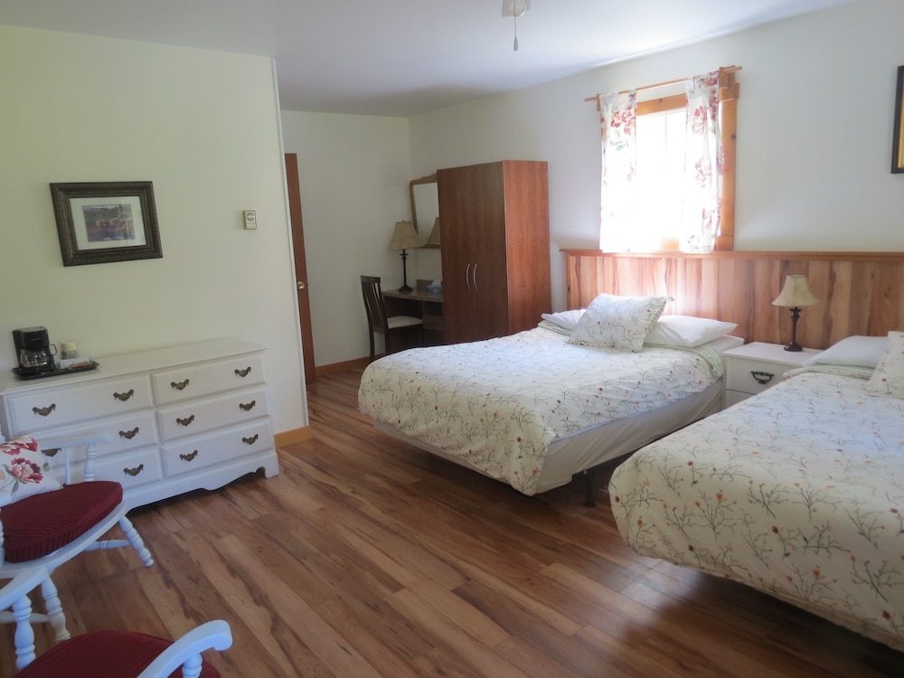Classic Cabin, 2 Double Beds, Non Smoking, River View