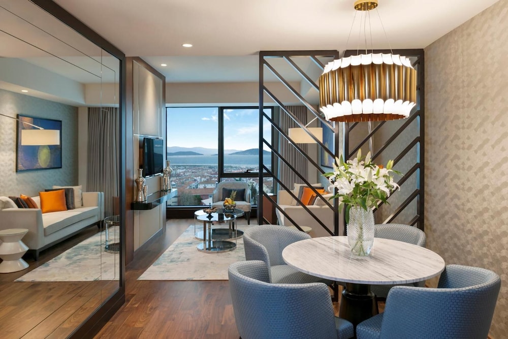 Presidential Suite with King Size Bed thumbnail 5