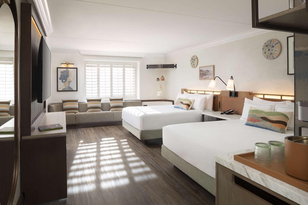 Room, 2 Queen Beds, Bathtub (Pool View) - Photo 2