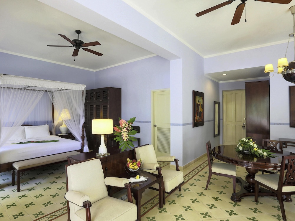 Suite, 1 King Bed photo 2