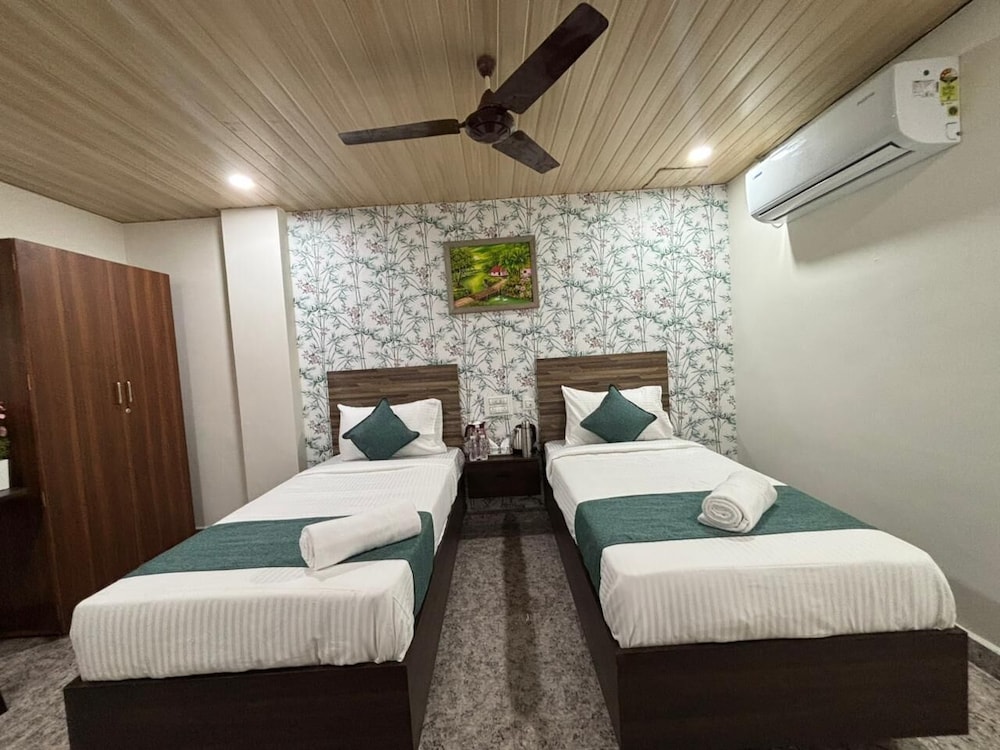 Superior Double or Twin Room, City View photo 3