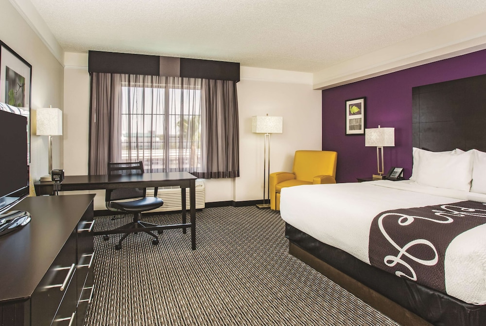 Room, 1 King Bed, Non Smoking - Photo 2
