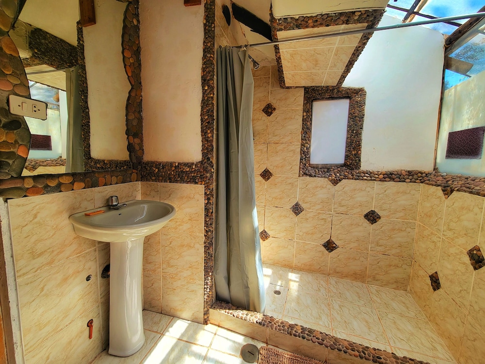 Double Room, Private Bathroom, Garden View photo 2