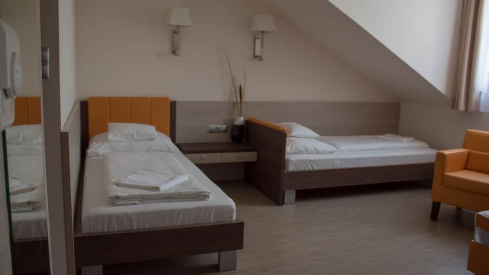Standard Triple Room photo 3
