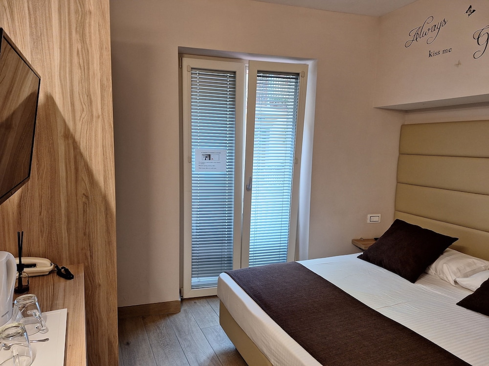 Superior Double or Twin Room photo 3