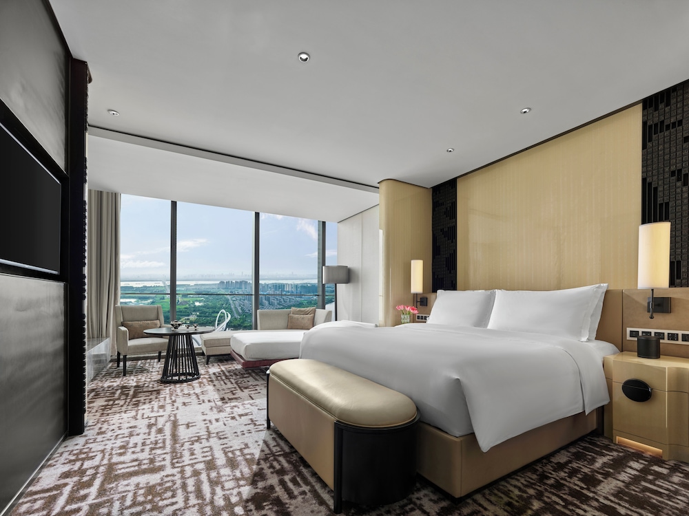 Deluxe Room, 1 King Bed