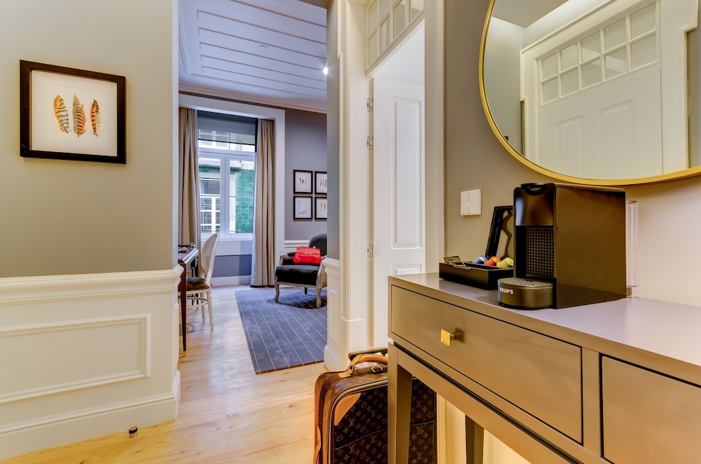 Family Room, Connecting Rooms, City View