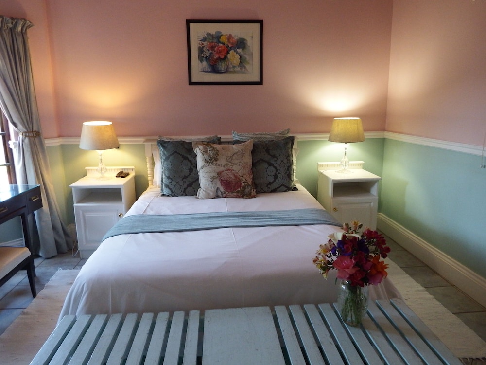 Standard Double Room, 1 Queen Bed (Martin Garden Room) photo 1