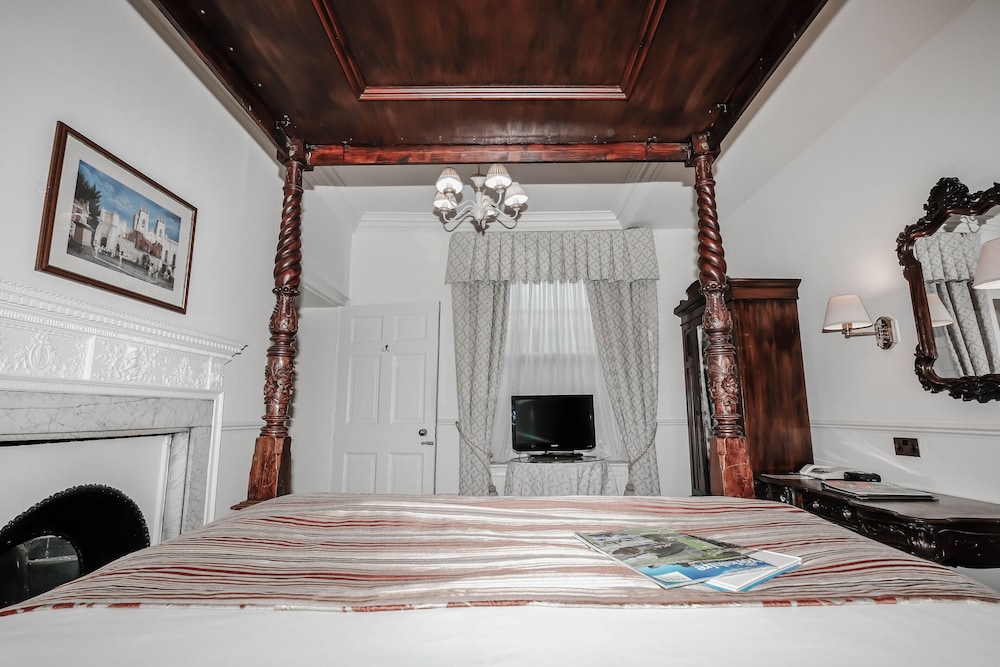 Standard Room, 1 Queen Bed, Non Smoking (Canopy Bed) - Photo 2