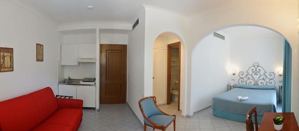 Superior Double Room, Garden View photo 3