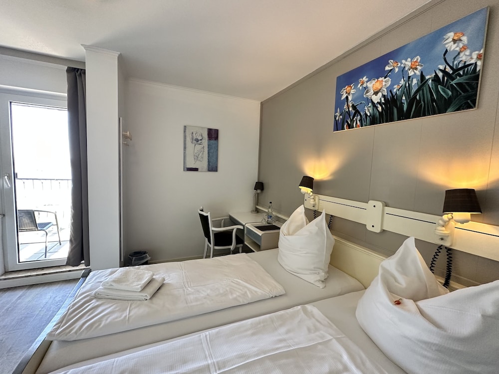 Deluxe Double Room, Balcony (Lake View) photo 1