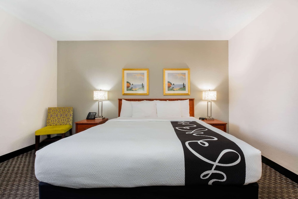 Deluxe Room, 1 King Bed, Non Smoking (Deluxe Executive Room) - Photo 8