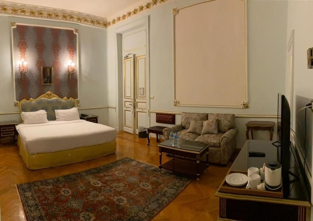 Golden Royal Suite Direct Sea View - For Egyptians Only photo 2