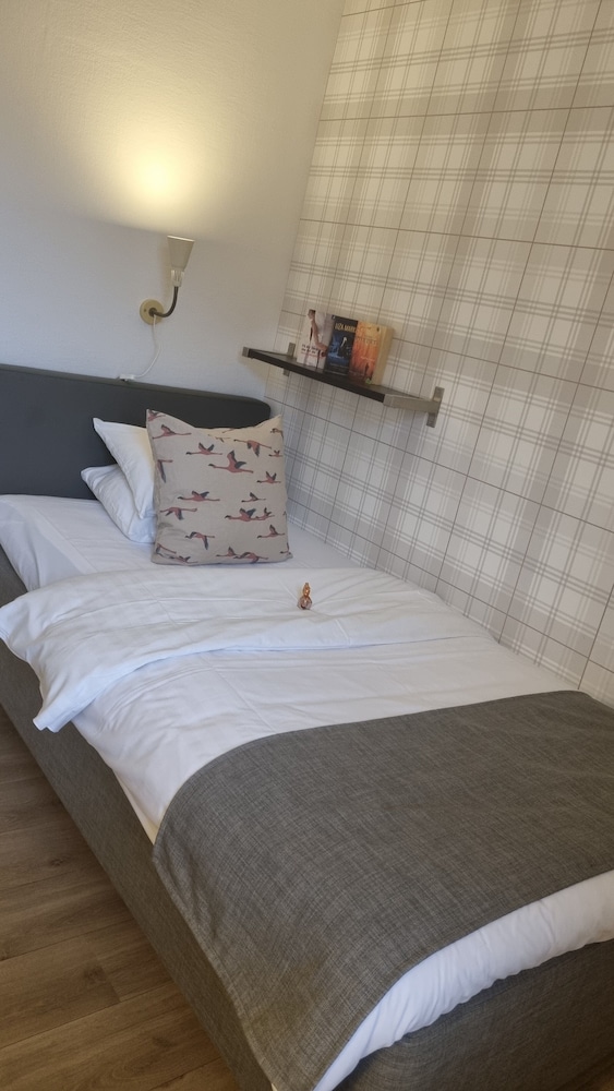 Room, Multiple Bedrooms