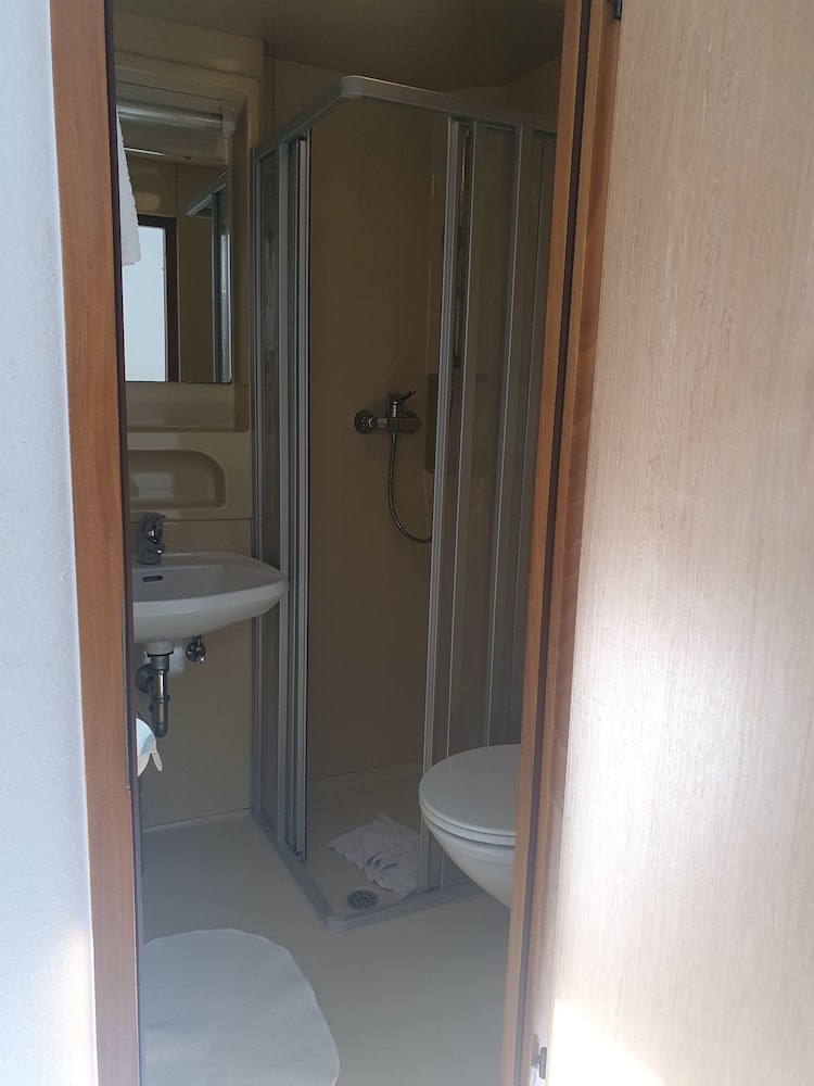 Standard Single Room, 1 Bedroom, Non Smoking, Ensuite photo 3