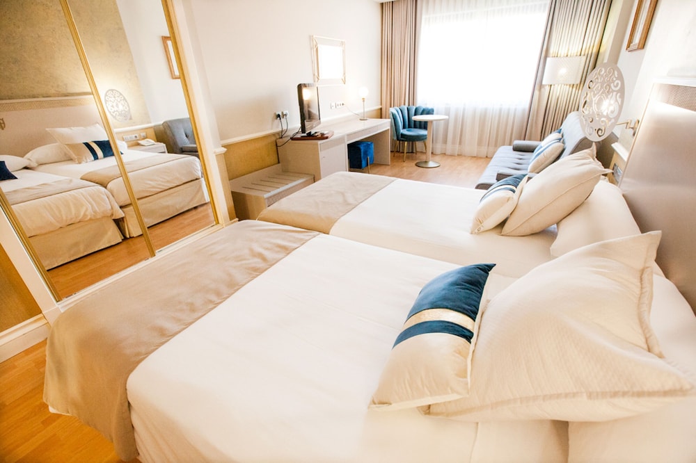 Triple Room (Twin + Sofa Bed)