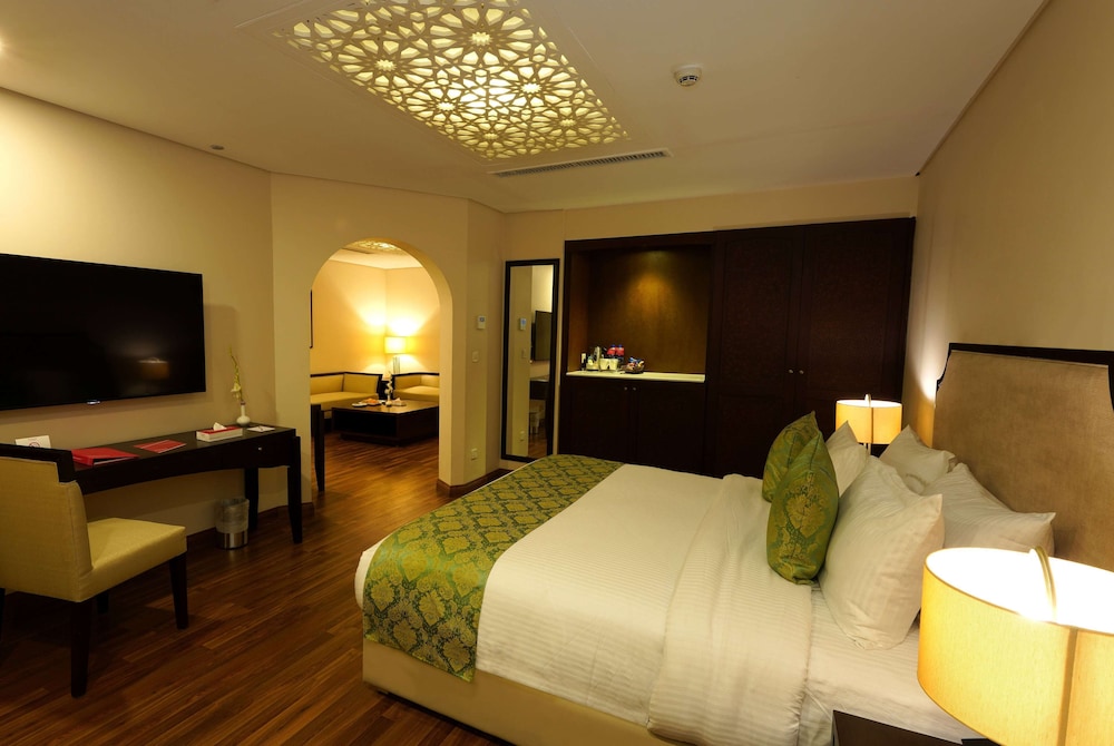 Business Suite, 1 King Bed, Non Smoking