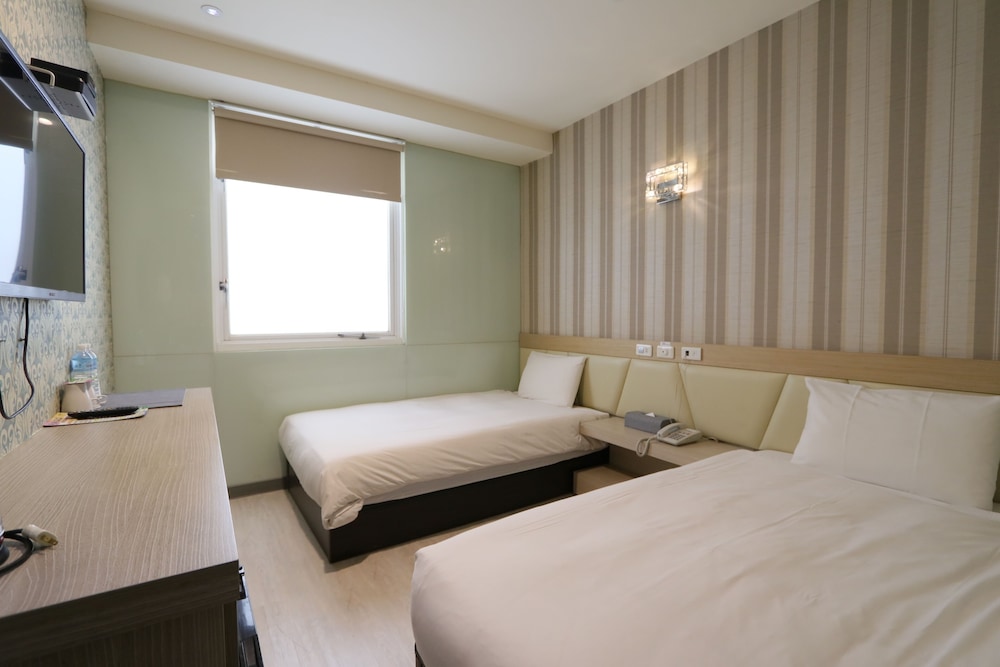 Basic Double Room, Non Smoking, Ensuite photo 3