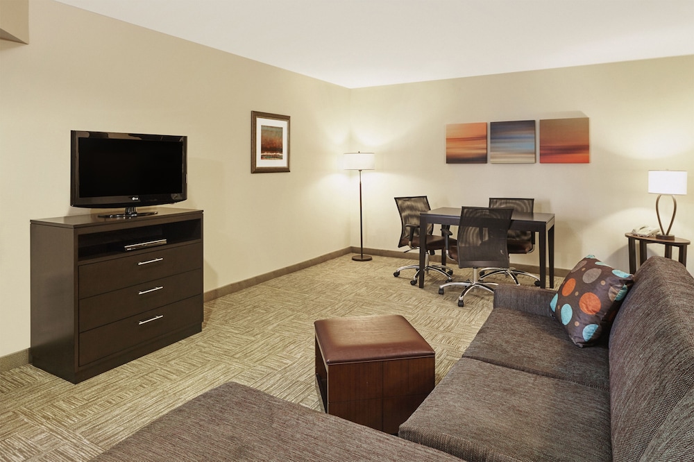 Suite, 2 Bedrooms, Kitchen - Photo 2