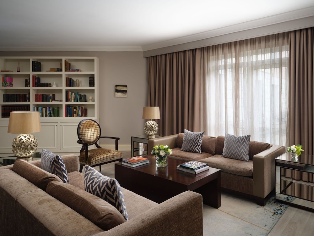 Luxury Suite - Photo 3