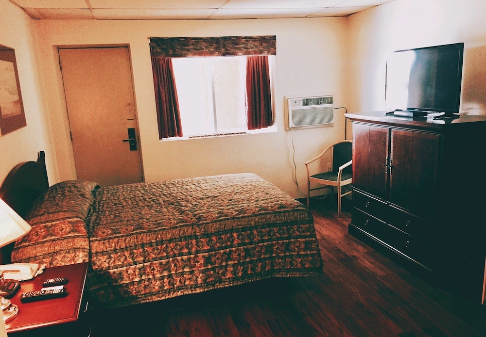 Room, 1 Queen Bed photo 2