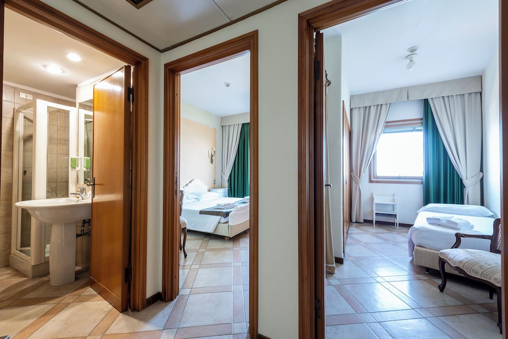Classic Triple Room photo 1