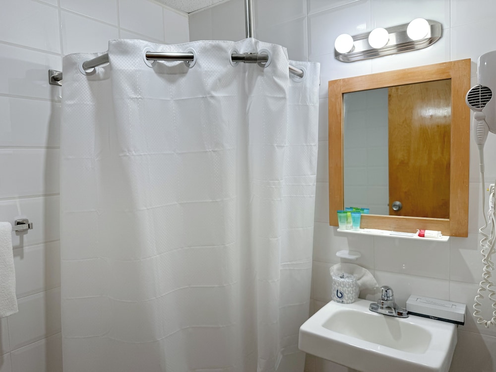 Standard Room, 1 Queen Bed — the supplier's photographs — photo 6