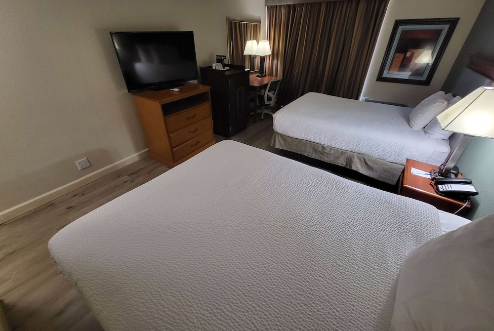 Deluxe Room, 2 Queen Beds - Photo 2