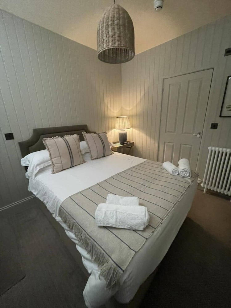 Basic Double Room, Ensuite photo 1