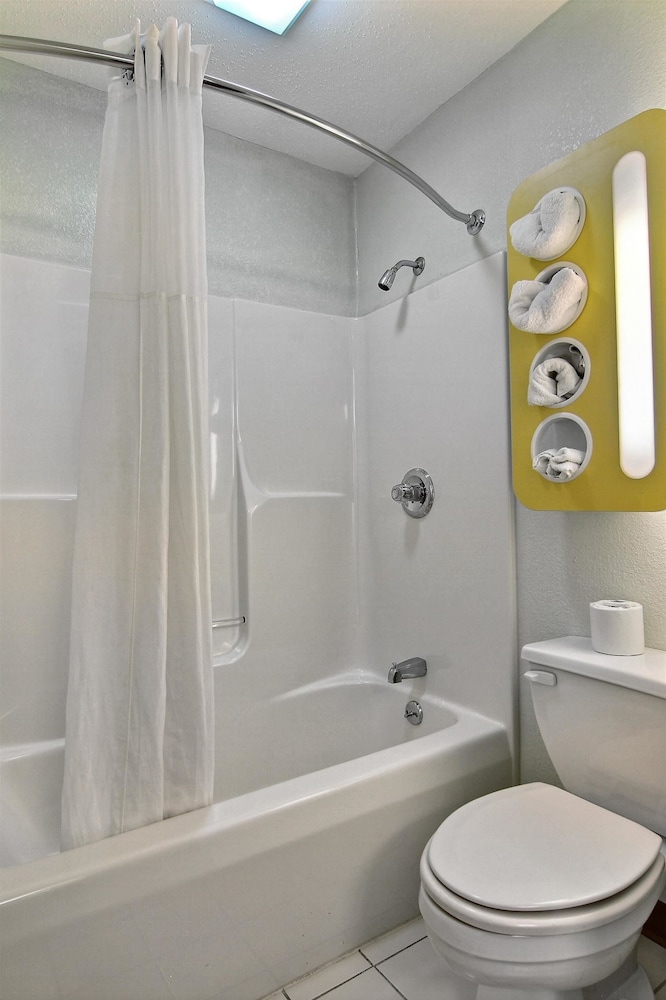 Deluxe Room, 2 Double Beds, Non Smoking, Refrigerator & Microwave photo 2