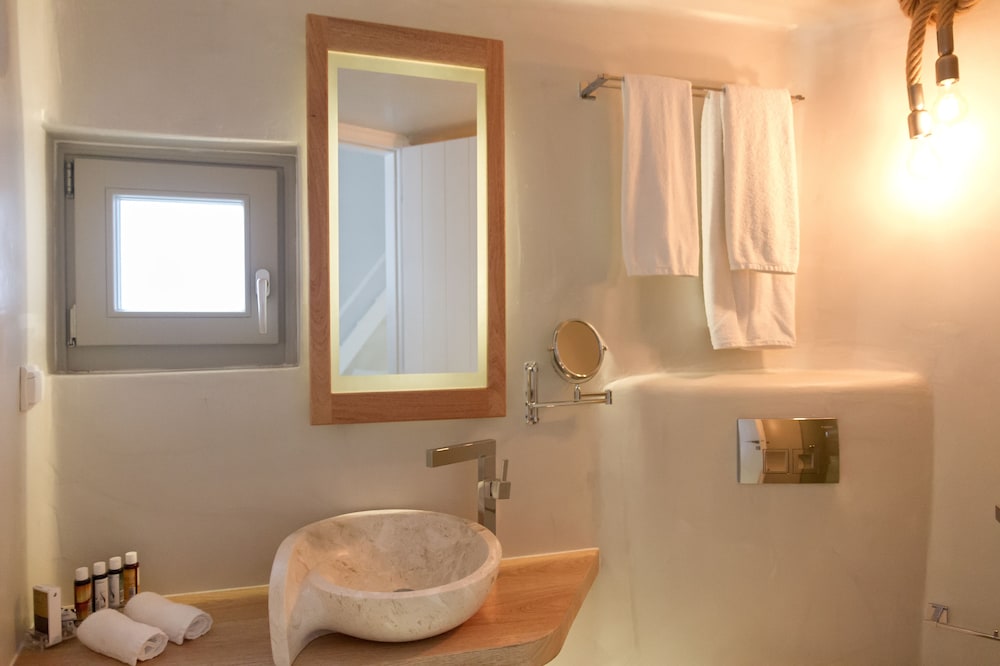 Premium Suite with Outdoor Hot Tub and Caldera View - Photo 12