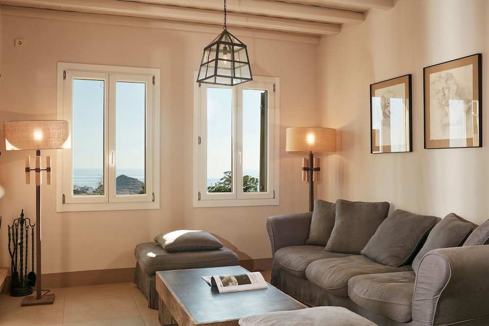 Villas contiguas de 7 habitaciones con piscinas privadas