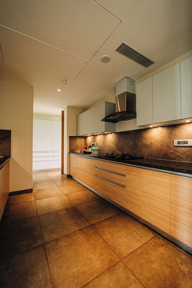 Suite, 2 Bedrooms, Balcony (Sunrise View) - Photo 5