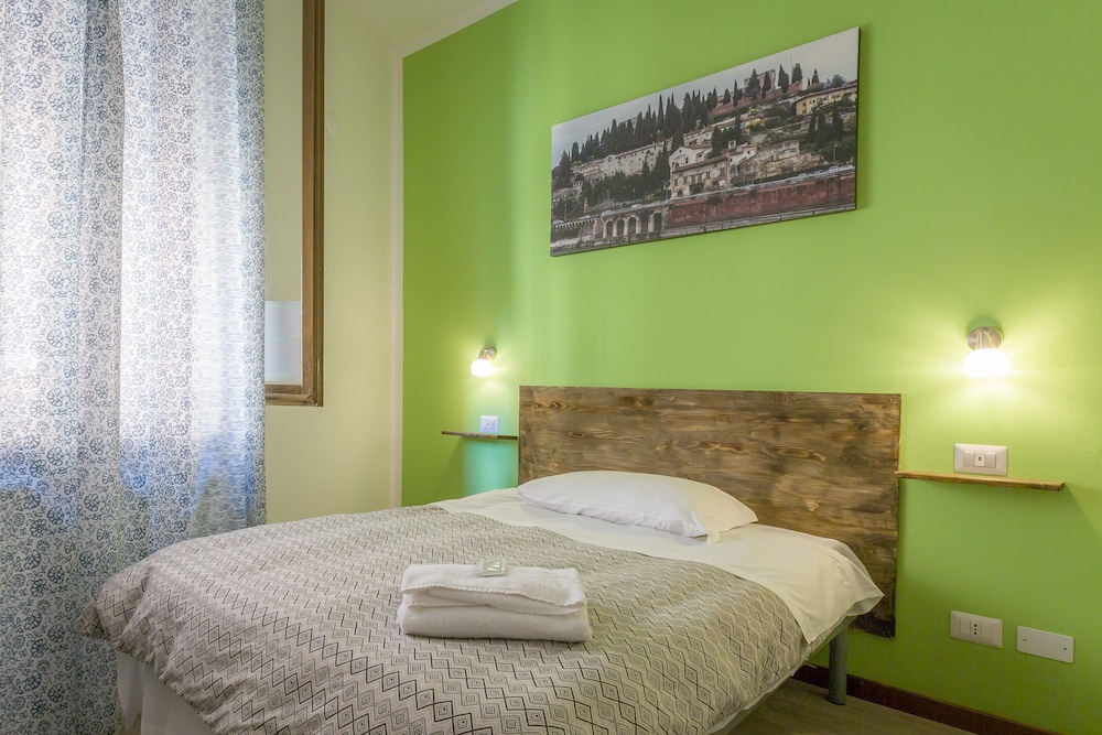 Basic Single Room, 1 Large Twin Bed, Shared Bathroom