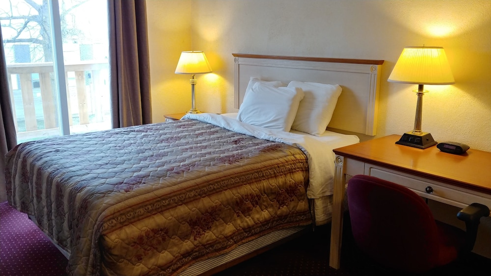 Family Room Suite (With 2 Beds And Balcony) photo 2