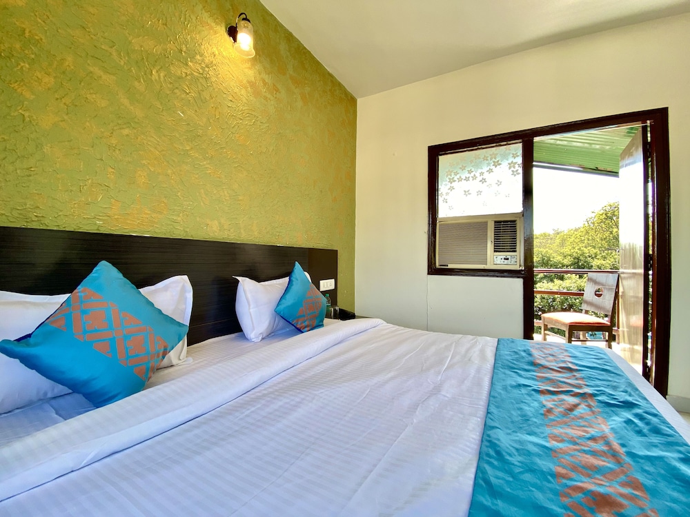 Deluxe Room - Pool View photo 2