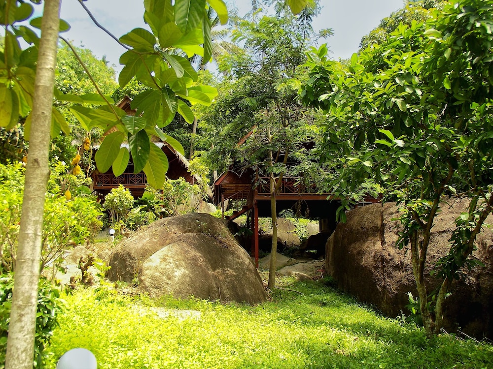 Deluxe Bungalow  (Hill Side 4 Pax) photo 2