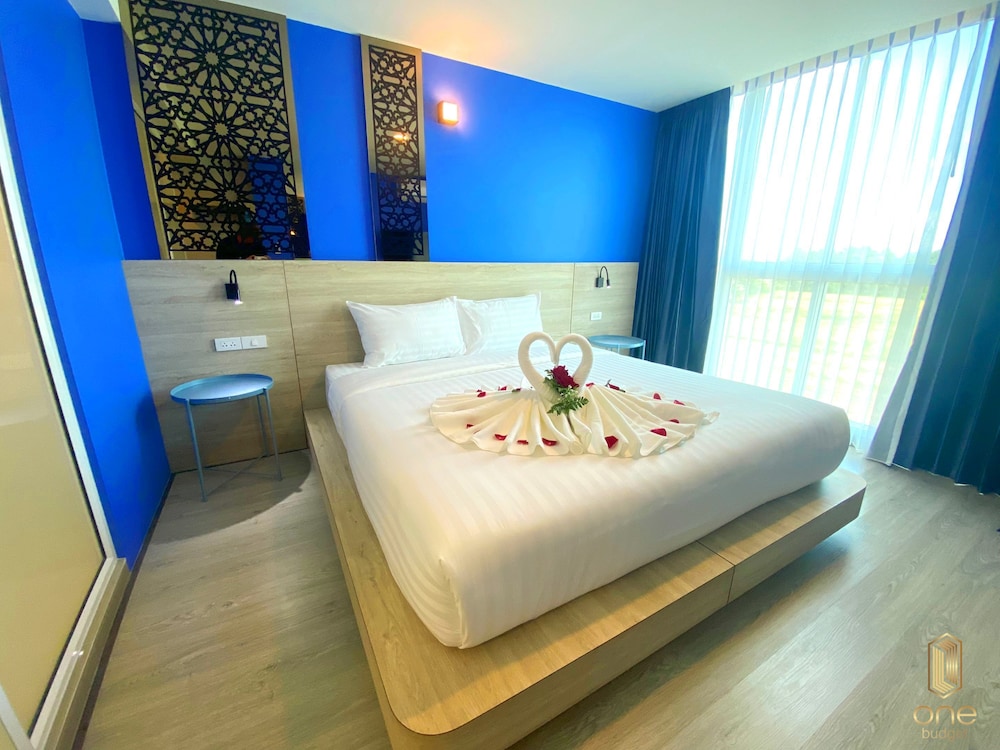 Standard Single Room, 1 King Bed, Non Smoking - Photo 1