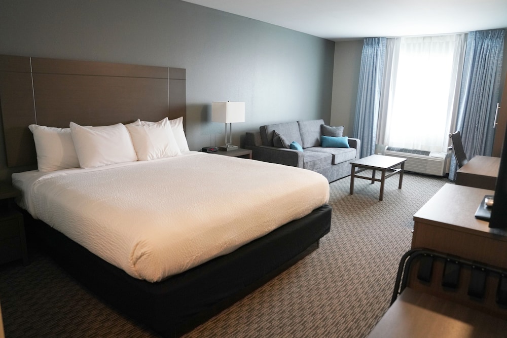 Deluxe Room, 1 King Bed (Deluxe 1 King Bed, Sofa bed, Non-Smok) photo 1