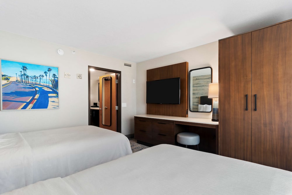 Suite, 2 Double Beds, Accessible, Non Smoking (Hearing) - Photo 1