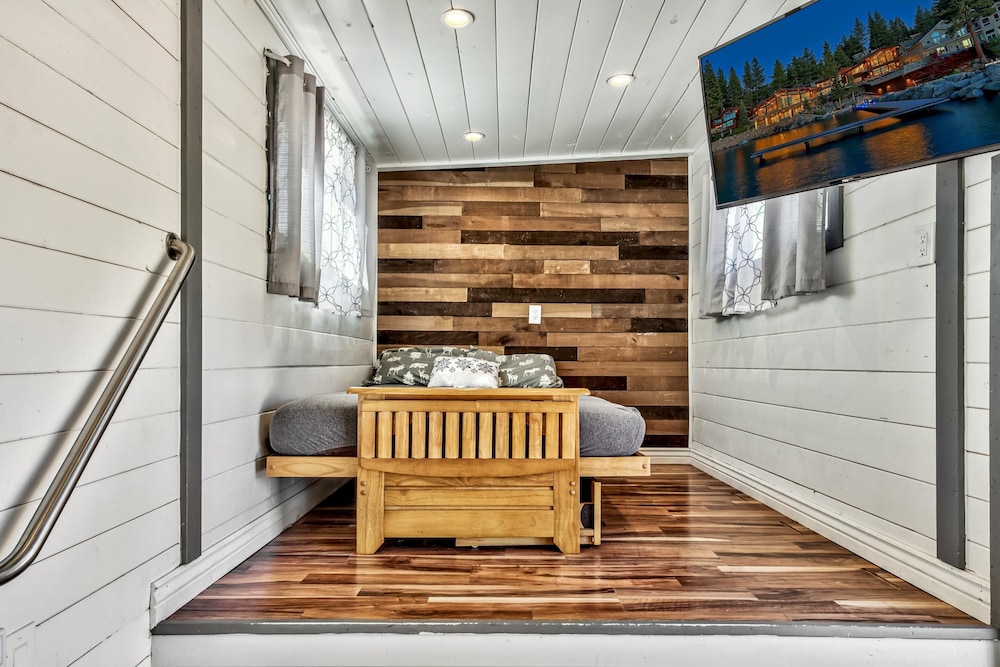 Classic Cabin, 1 Queen Bed with Sofa bed photo 2
