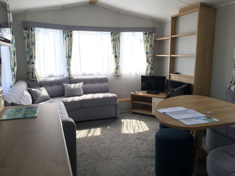 Mobile Home, 2 Bedrooms photo 1