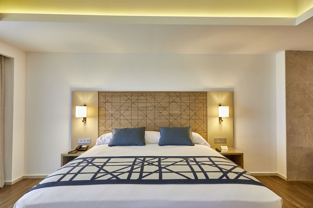 Junior Suite, Oceanfront (elite Club, B2c-us)