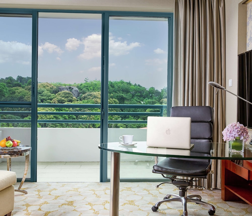 Room, 1 King Bed, Balcony - Photo 4