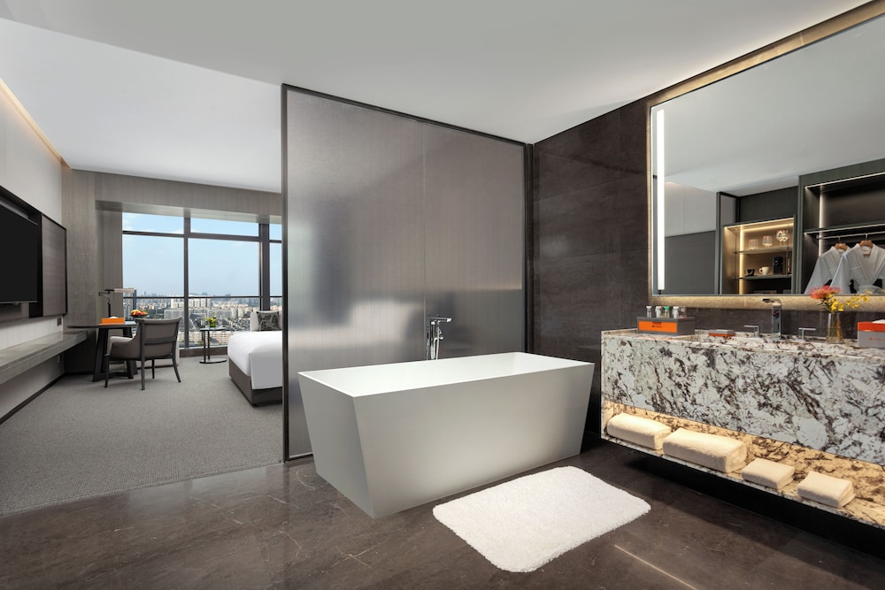 Grand Room, 1 King Bed