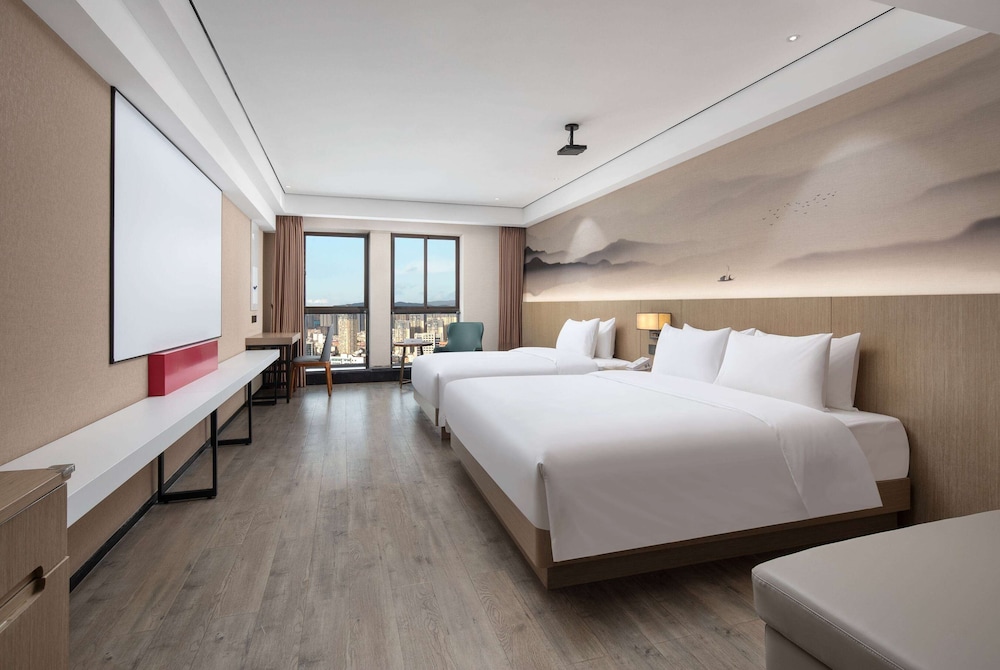 Family Room, Multiple Beds, Non Smoking (Theater) photo 1