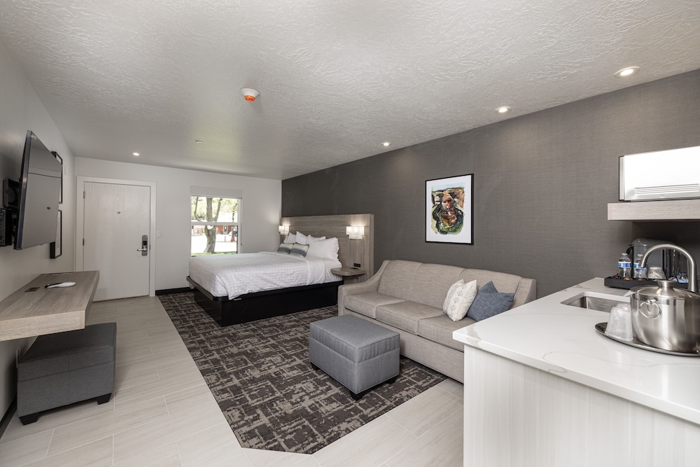 Signature King Suite - Photo 4