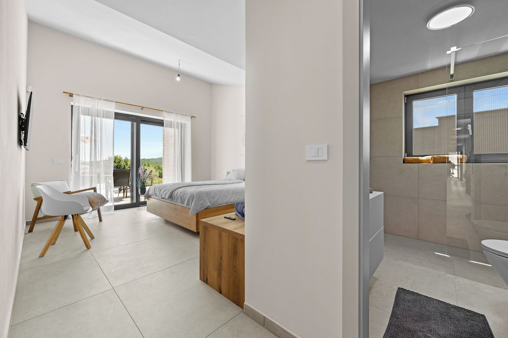 Villa, 4 Bedrooms photo 2