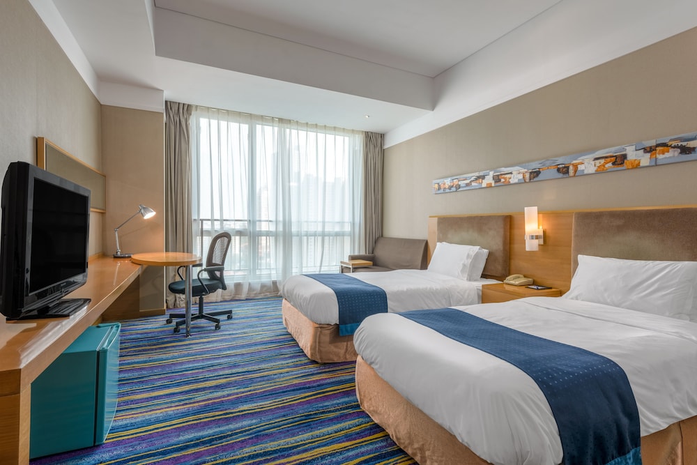 Standard Room, Multiple Beds, City View - Photo 1