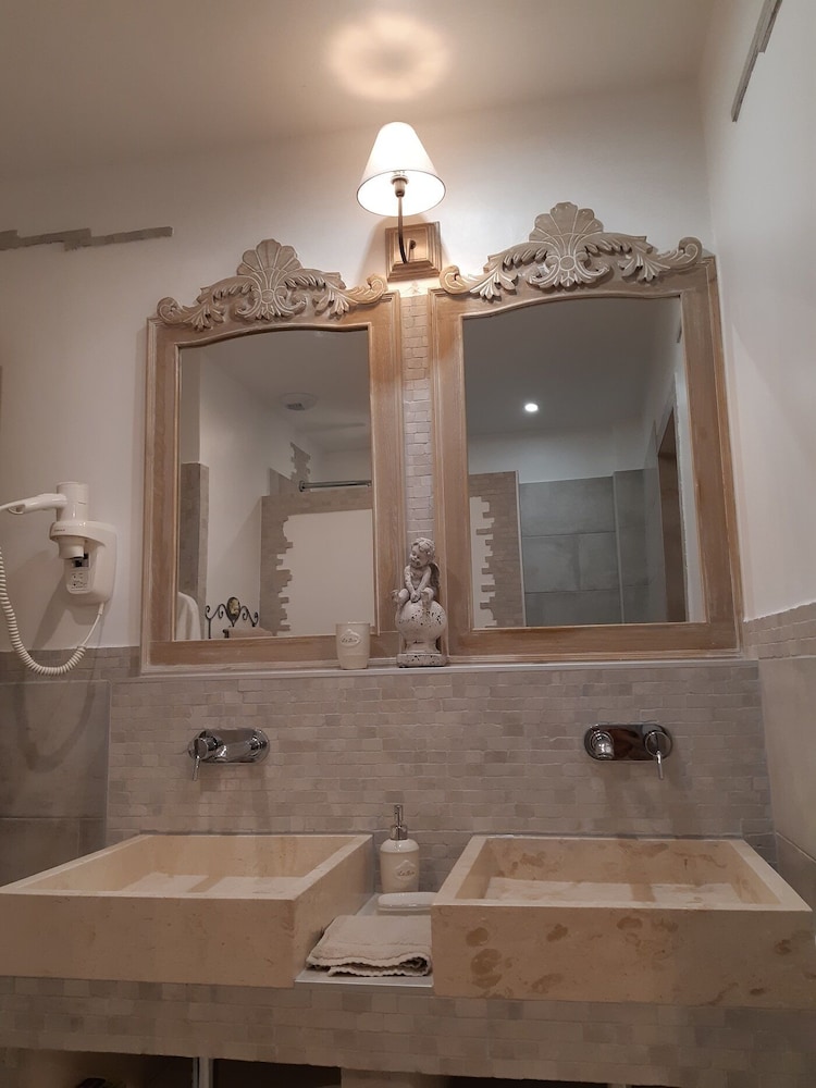 Superior Double Room, 1 Queen Bed, Non Smoking, Private Bathroom (Provence) photo 3